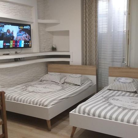 Excellent Studio Au Coeur Historique De Frejus Ngoại thất bức ảnh